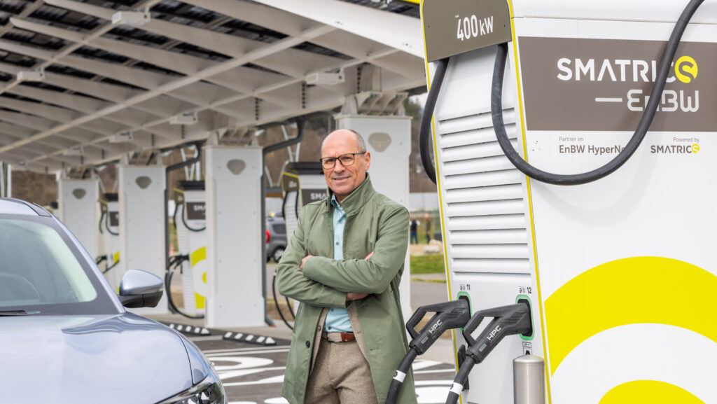 Schnellladestation von Smatrics EnBW mit Direct Payment-Funktion in Betrieb